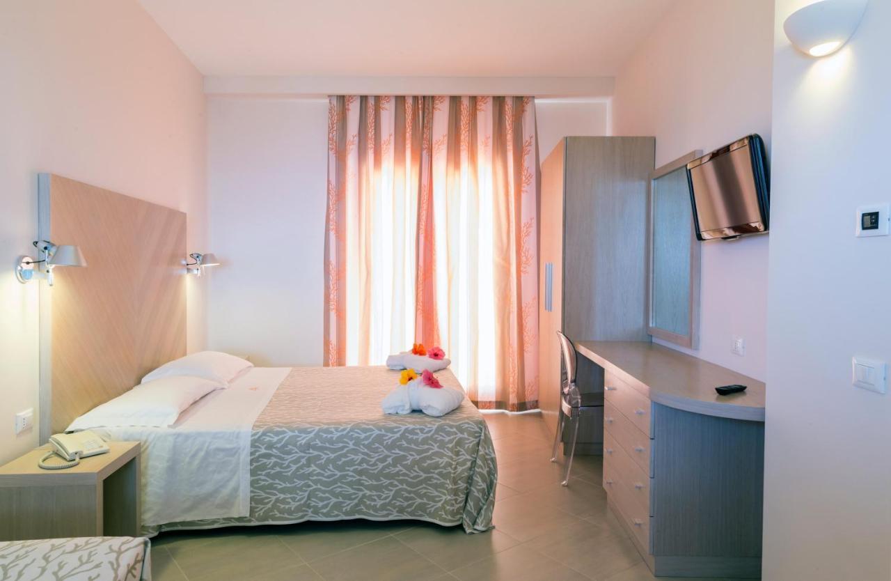 Hotel Villaggio Cala Di Volpe カーポ・ヴァチカーノ エクステリア 写真
