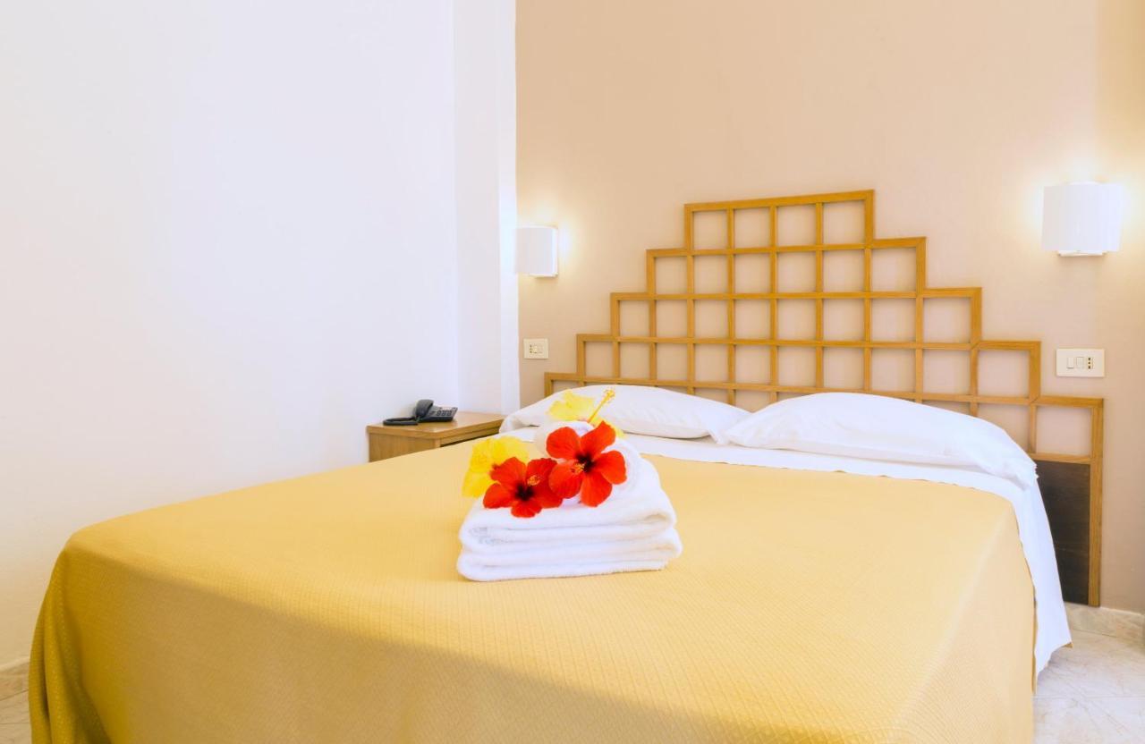 Hotel Villaggio Cala Di Volpe カーポ・ヴァチカーノ エクステリア 写真